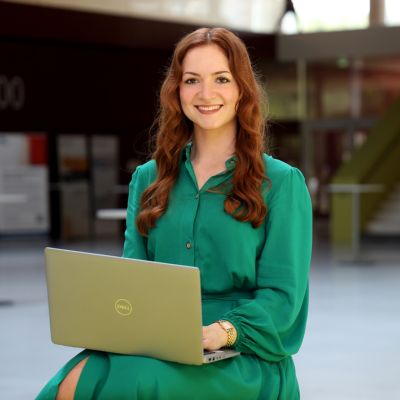 Zuständig für die Medikamentenzulassung: Elisabeth Schweiberer ist „Regulatory Affairs Manager“ bei einem international tätigen Pharmaunternehmen in Tirol pharm_Scie.jpg