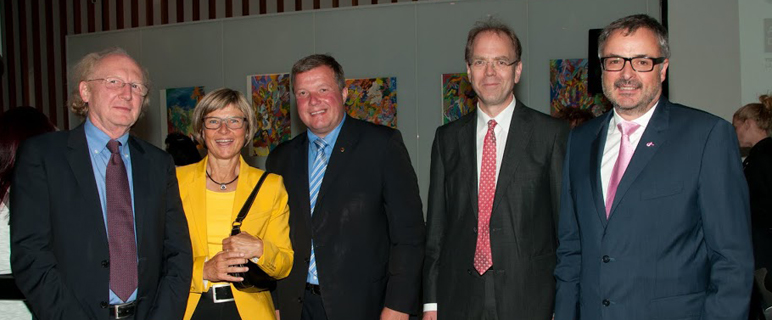 Zschocke und Univ.-Prof. Dr. Christian Marth (v. li. n. re.) feierten gemeinsam das zehnjährige Bestehen des Innsbrucker Brustgesundheitszentrums. (Foto: Brustgesundheitszentrum)