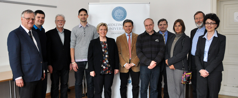 Vizerektor Univ.-Prof. Günther Sperk und Rektor Univ.-Prof. Dr. Herbert Lochs gratulierten den erfolgreichen WissenschafterInnen der Medizinischen Universität Innsbruck im Rahmen einer kleinen Zusammenkunft.