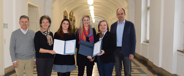 Francesco Ferraguti (Inst. Pharmakologie Med Uni Ibk), Vizerektorin Christine Bandtlow, die PreisträgerInnen Enrica Paradiso und Nadine J. Ortner mit Vizerektorin Ulrike Tanzer und Jörg Striessnig (Institut für Pharmazie, LFUI). Bild: MUI/B. Hoffmann-Ammann