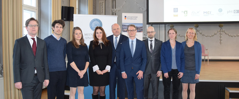 Dietmar Öfner-Velano stellte die acht PreisträgerInnen der Medizinischen Universität Innsbruck vor. Foto: MUI/B. Hoffmann-Ammann.