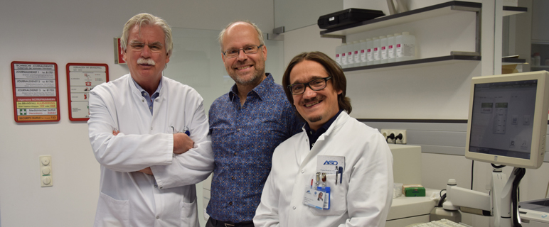 Alain Zeimet, Sieghart Sopper und Daniel Reimer (v. li. n. re.) forschen daran, die Therapie für Patientinnen mit Eierstockkrebs zu verbessern.