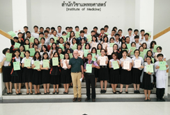tit.ao.Univ.-Prof. Dr. Siegfried Schwarz gemeinsam mit den TeilnehmerInnen der "Integrated Teaching Week in Thailand". 