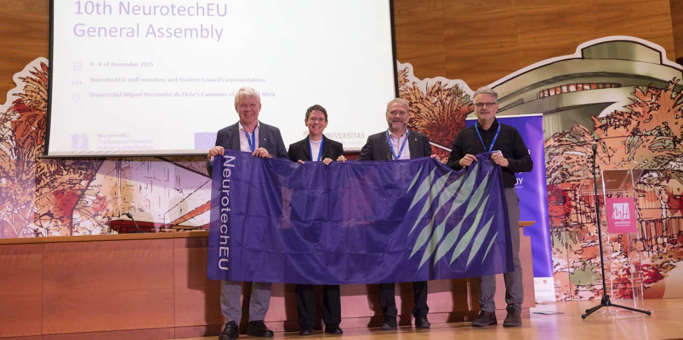 v.l. Rektor Gert Mayer und Vizerektorin Patrizia Stoitzner mit Juan José Ruíz, dem Rektor der Universidad Miguel Hernández in Elche (Alicante, Spanien) und NeurotechEU-Koordinator Richard van Wezel. thema_neurotechEU.jpg