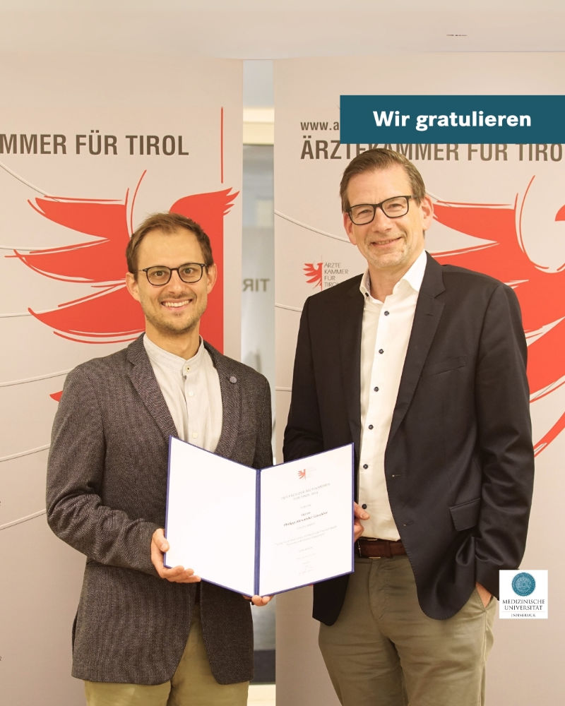 v.l. Universitätsratsvorsitzende Elisabeth Zanon und Preisträgerin Julia Hofmann © privat