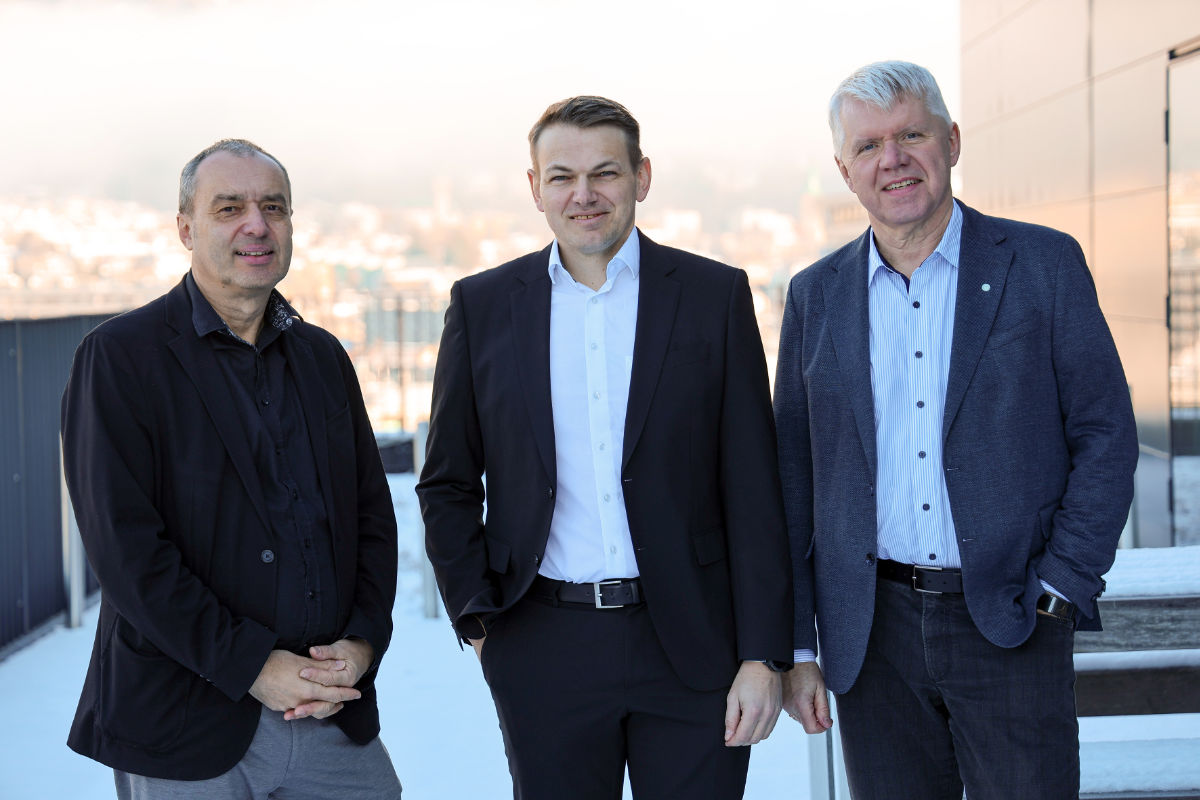 .l.: Alois Obwegeser (Ärztl. Direktor Klinik Innsbruck), Klinikdirektor Andreas Kronbichler und Rektor Gert Mayer. Portrait: Klinikdirektor Andreas Kronbichler (Foto: MUI/D. Bullock)